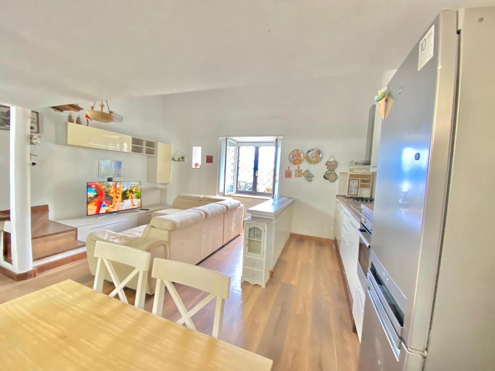 Accogliente E Moderno Per Gruppi E Famiglie, Con Vista Mozzafiato Su E Vesuvio Appartement Napels