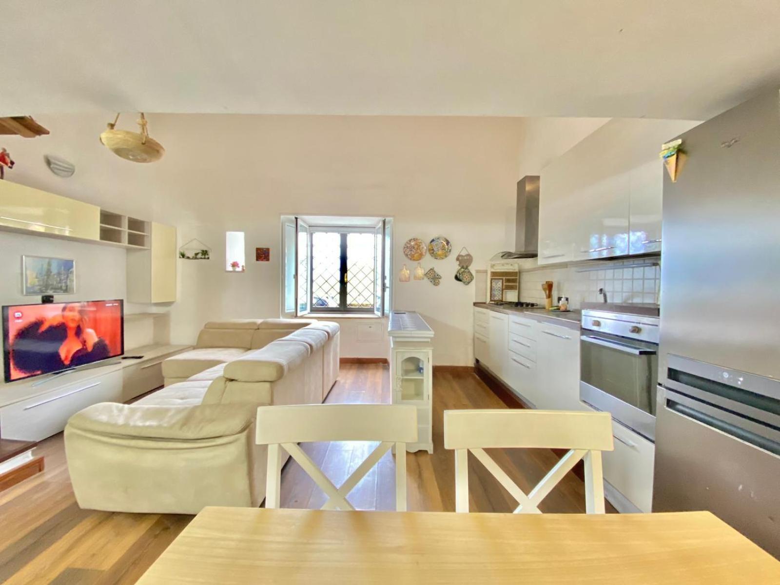 Appartement Accogliente E Moderno Per Gruppi E Famiglie, Con Vista Mozzafiato Su E Vesuvio Napels